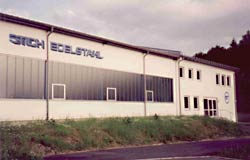 Seitenansicht des Firmengebäudes der Firma Stich in Spiegelau